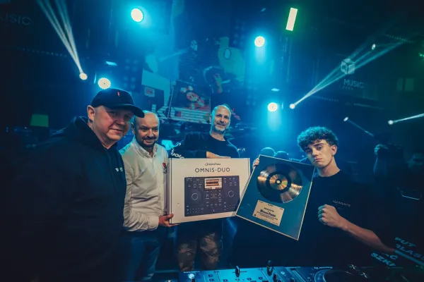 DJ Korn ze złotą płytą i nagrodą AlphaTheta OMNIS-DUO